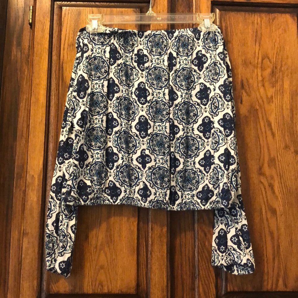 Off the shoulder semi-cropped top!